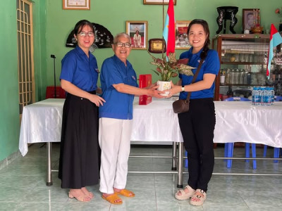Liên Đội trường Tiểu học Phú Lợi tham gia hoạt động “Đền Ơn Đáp Nghĩa” nhân kỷ niệm 50 năm giải phóng miền nam (30/4/1975 – 30/4/2025)