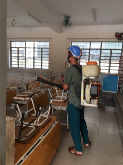 Trường Tiểu học Phú Lợi được phun thuốc khử khuẩn lần 2