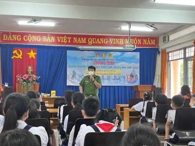 TH Phú Lợi tuyên truyền pháp luật cho thiếu nhi.