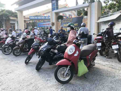 Trường tiểu học Phú Lợi tổ chức vận động phụ huynh và học sinh thực hiện tốt ATGT