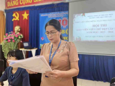 Trường Tiểu học Phú Lợi tổ chức hội thi viết chữ đẹp năm học 2023-2024.