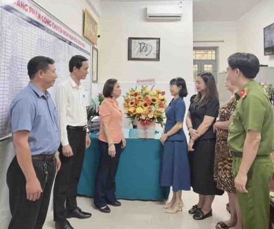 Trường Tiểu học Phú Lợi vinh dự đón tiếp đại diện lãnh đạo địa phương đến chúc mừng nhân Ngày Nhà giáo Việt Nam 20/11