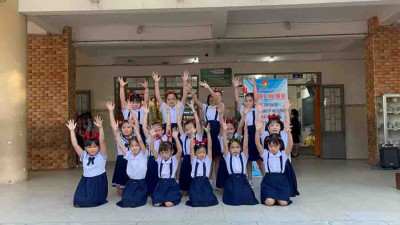 Liên đội Tiểu học Phú Lợi tổ chức sinh hoạt chuyên đề “Xây dựng tình bạn đẹp nói không với bạo lực học đường” và phát động mô hình trường học thân thiện, lớp học hạnh phúc ,học sinh yêu thương “.