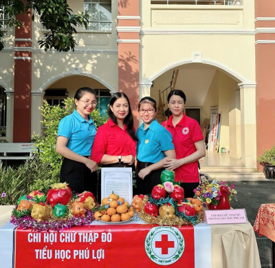 Chi hội chữ thập đỏ trường Tiểu học Phú Lợi tham gia phong trào nuôi heo đất
