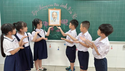 Trường Tiểu học Phú Lợi tổ chức hội thi thiết kế lồng đèn trung thu 2025