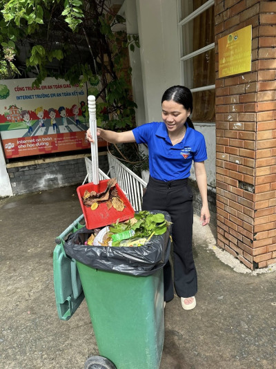 Liên Đội Trường Tiểu học Phú Lợi trao tặng đèn trung thu cho học sinh có hoàn cảnh khó khăn và học sinh vùng sâu, vùng xa