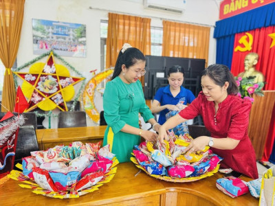 Trường Tiểu học Phú Lợi cùng chuẩn bị cho chương trình “vui tết trung thu 2025”