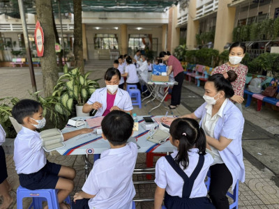 Trường Tiểu học Phú Lợi tồ chức khám, kiểm tra sức khỏe đầu năm học cho học sinh toàn trường