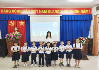 Trường Tiểu học Phú Lợi trao giải cuộc thi IOE năm học 2025 – 2026 cho các học sinh