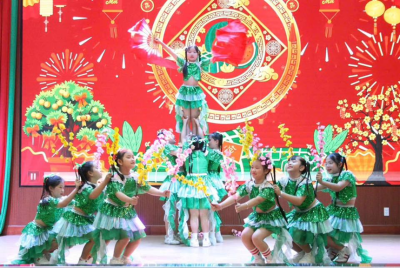 Đảng viên Chi bộ Tiểu học Phú Lợi tham dự Hội nghị nghiên cứu, học tập, quán triệt Nghị quyết Đại hội XIV của Đảng