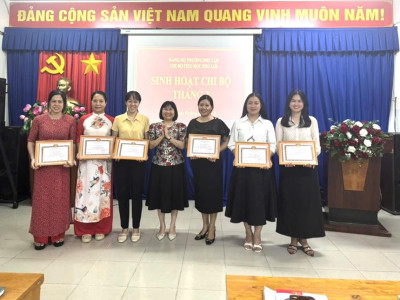 Đảng viên Chi bộ Tiểu học Phú Lợi tham dự Hội nghị nghiên cứu, học tập, quán triệt Nghị quyết Đại hội XIV của Đảng