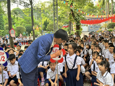 Trường Tiểu học Phú Lợi trao giải các cuộc thi trên mạng cấp phường năm học 2025 - 2026.