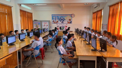 Sinh hoạt chủ điểm “Theo Bước Chân Những Người Anh Hùng”