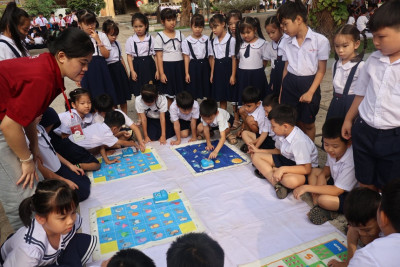 Trường Tiểu học Phú  Lợi phối hợp với Trường Việt Anh 3 đã tổ chức chương trình trải nghiệm “Em là học sinh lớp 6”