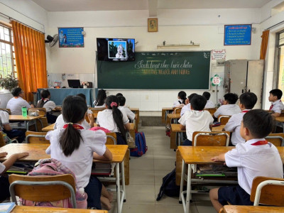 Sinh hoạt chủ điểm “Theo Bước Chân Những Người Anh Hùng”