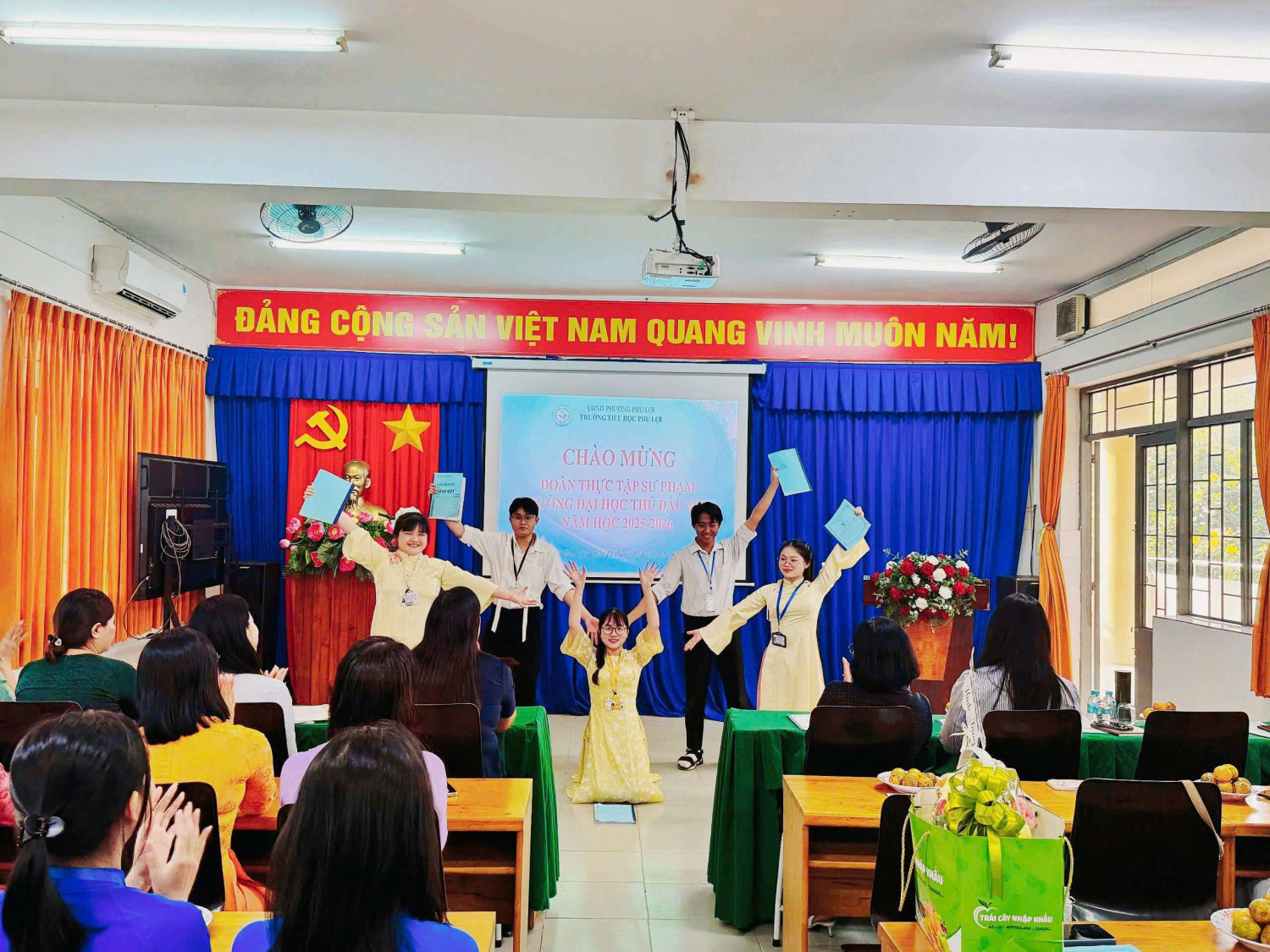 Trường Tiểu học Phú Lợi tổ chức chào đón đoàn Thực tập Sư phạm 2 – Khóa D23