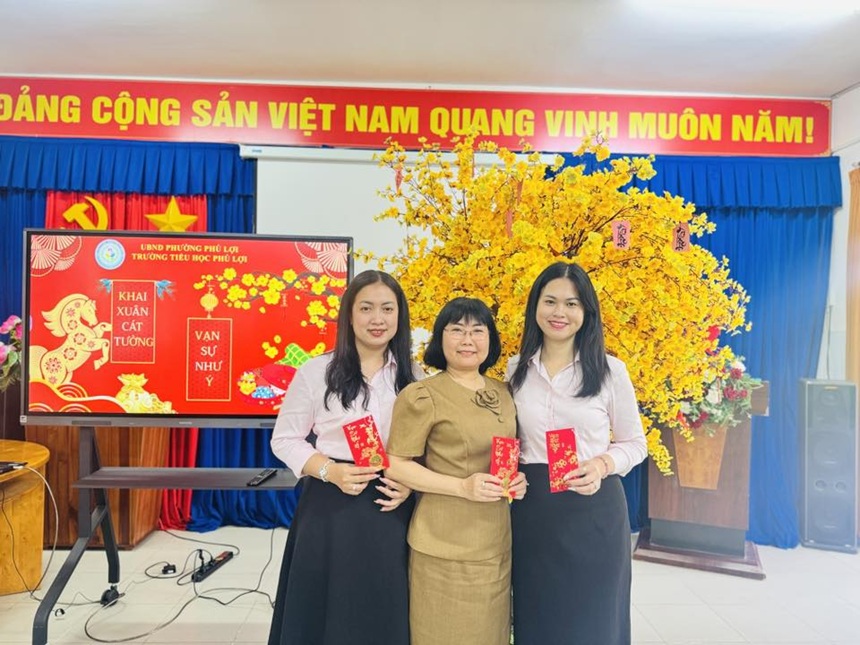 Trường Tiểu học Phú Lợi đã tổ chức buổi họp mặt khai xuân đầu năm