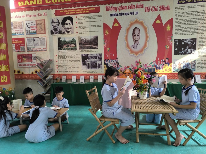 Một tiết học trải nghiệm đáng nhớ tại "Không gian văn hóa Hồ Chí Minh" của các em học sinh Trường Tiểu học Phú Lợi