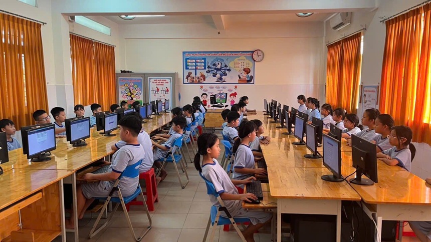 Liên đội Tiểu Học Phú Lợi tổ chức hoạt động lấy ý kiến trẻ em về chủ đề phiên họp giả định “Quốc Hội Trẻ Em” lần thứ III năm 2026