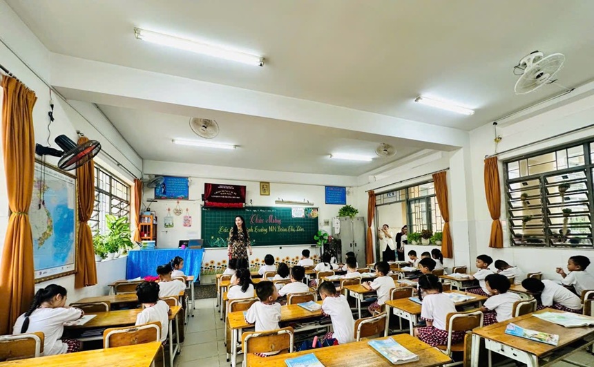 trường Tiểu học Phú Lợi chào mừng các em học sinh trường Mầm non Đoàn Thị Liên